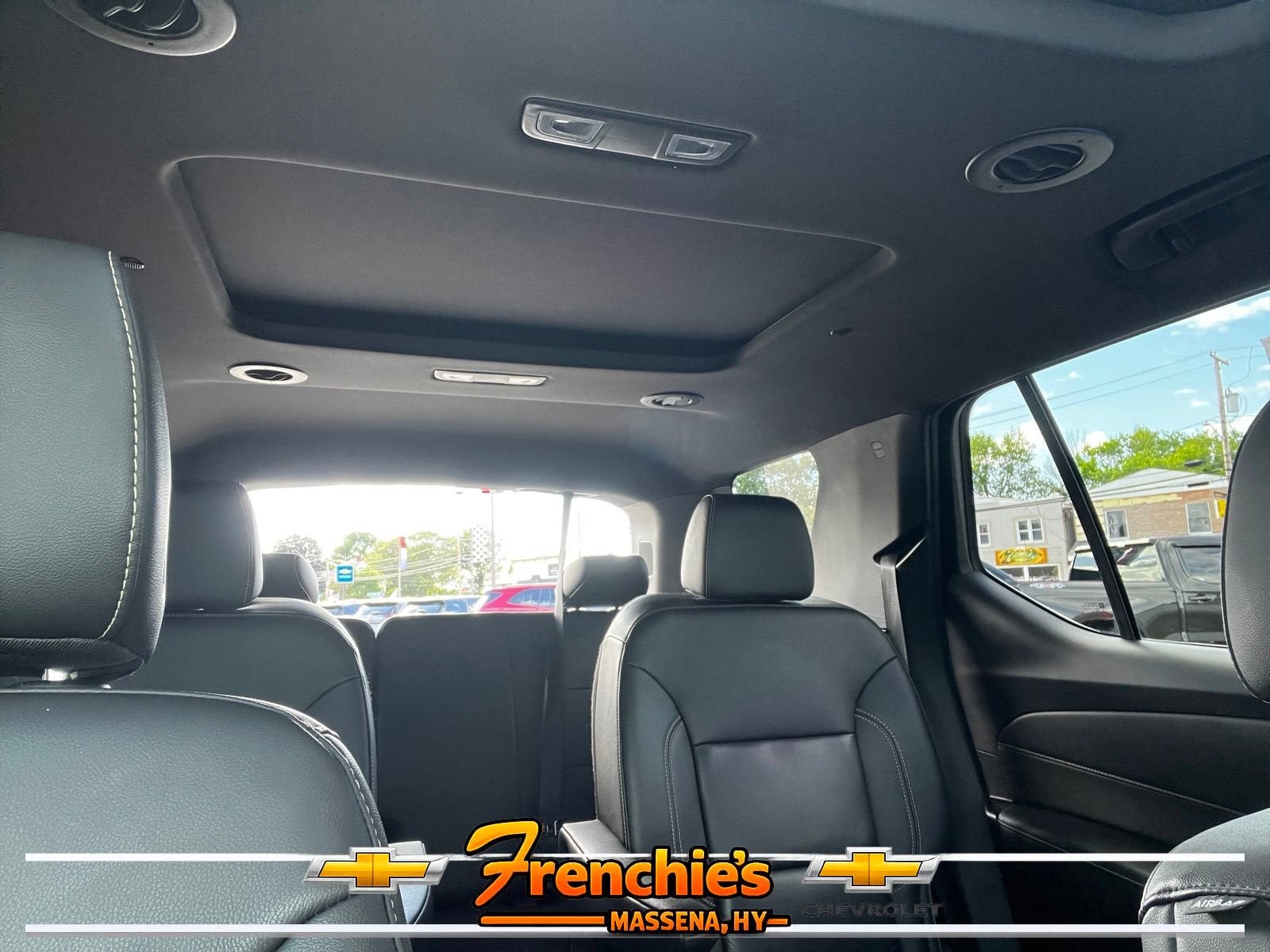 2023 Chevrolet Traverse LT Leather