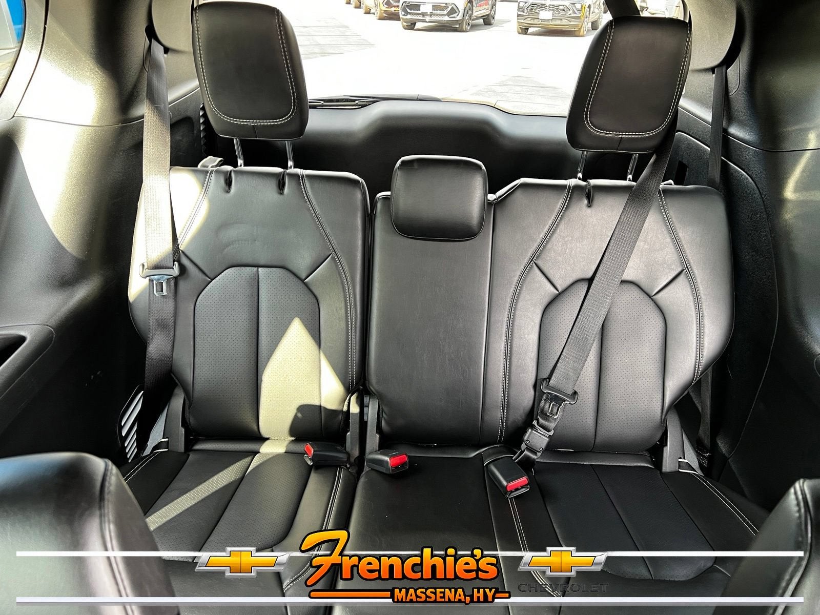 2025 Chrysler Pacifica Select
