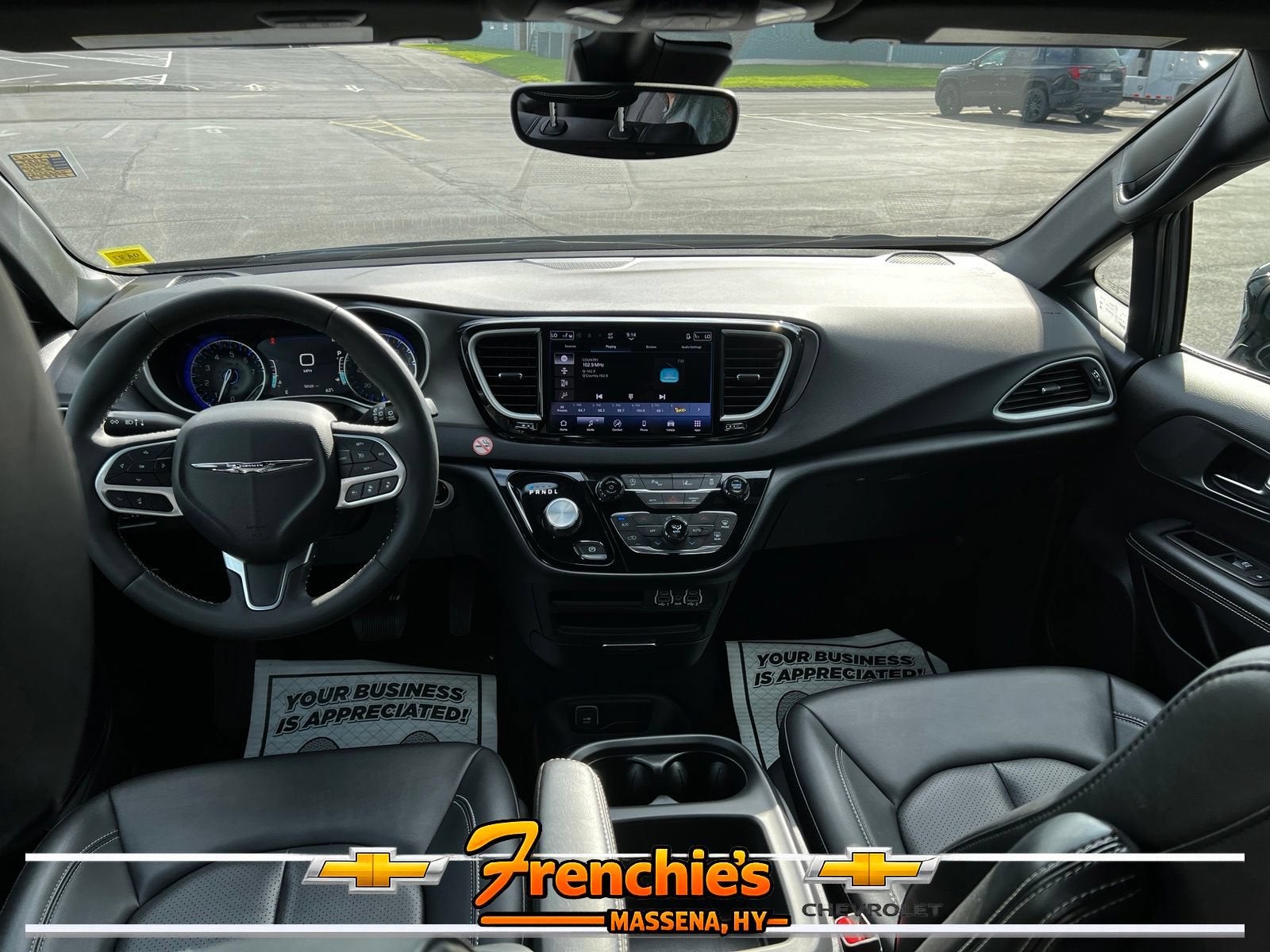2025 Chrysler Pacifica Select