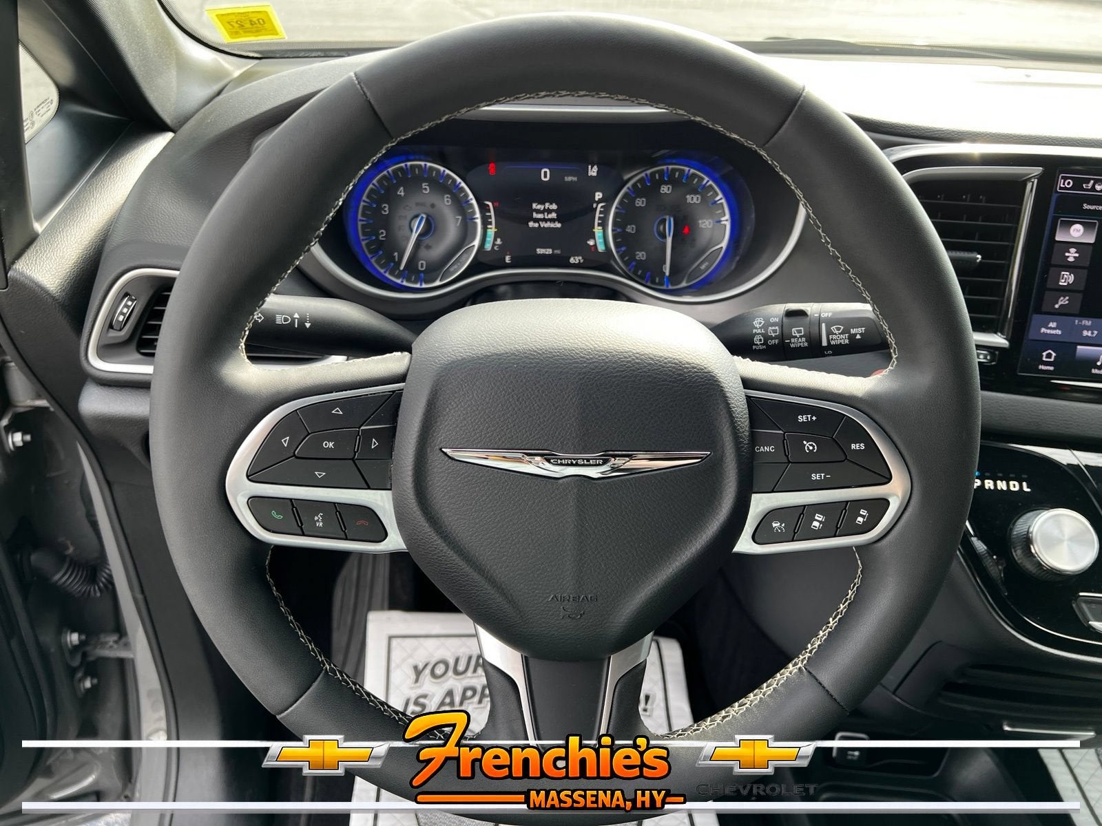 2025 Chrysler Pacifica Select