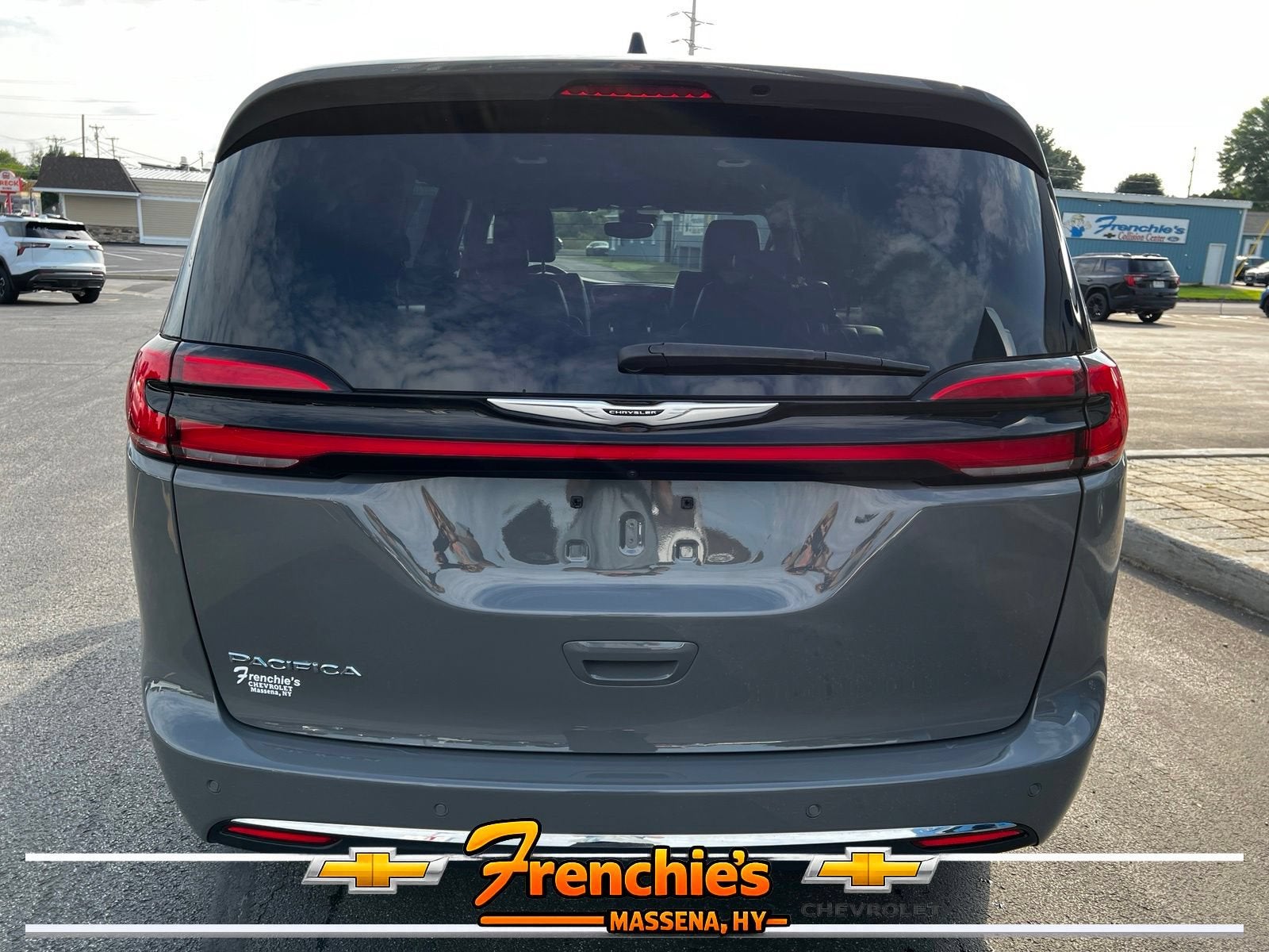 2025 Chrysler Pacifica Select